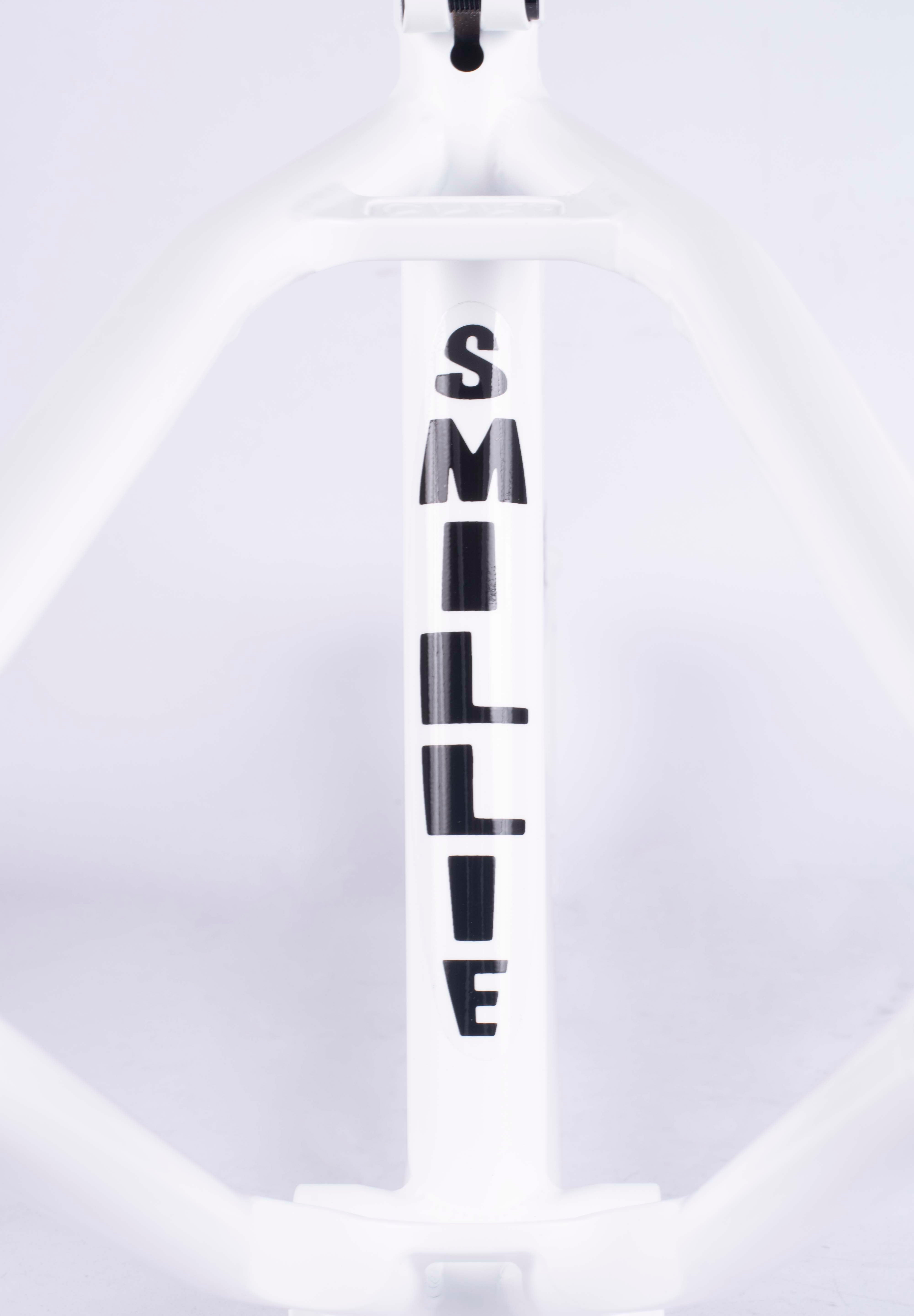 Biggie Frame / devon smillie signature / white